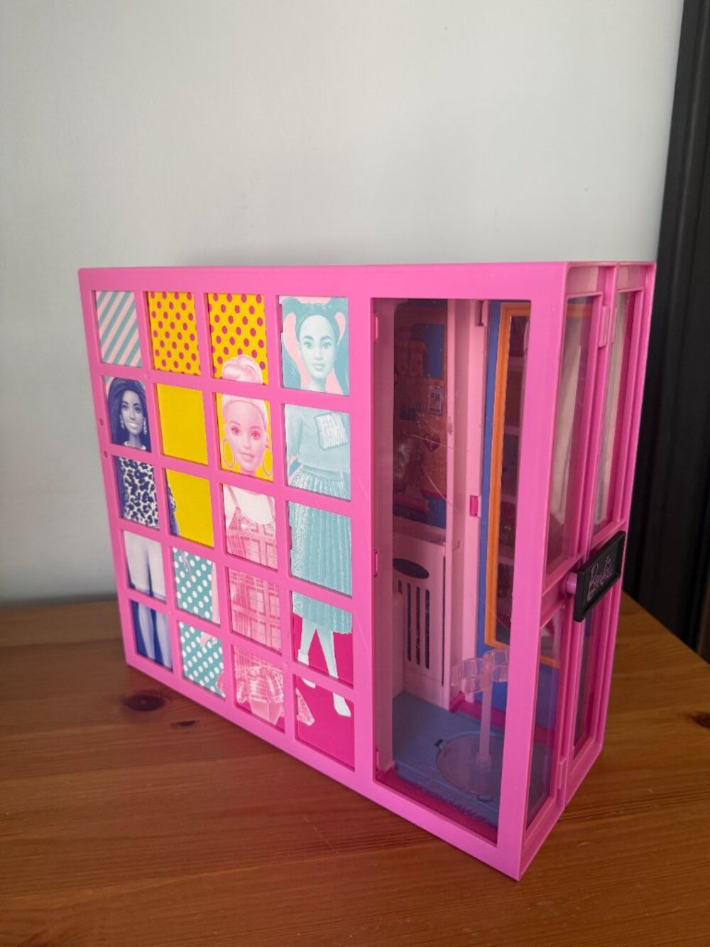 2019 Barbie Mattel Pink Fashion Folding Wardrobe Closet